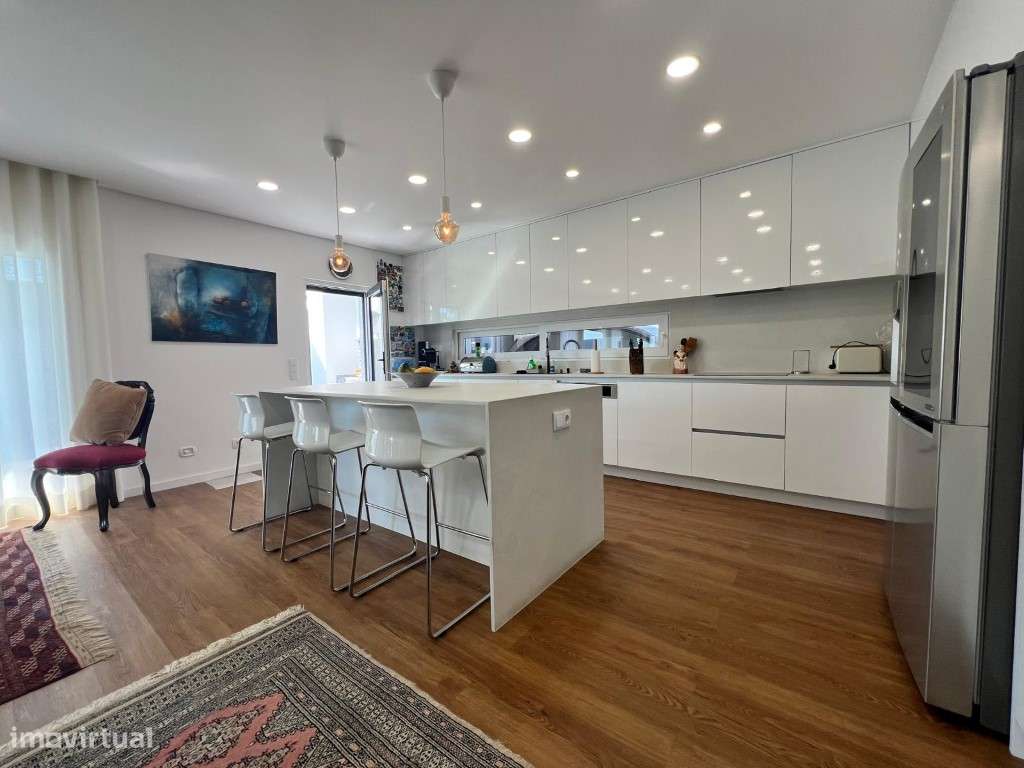 Moradia Isolada T4 Com piscina-34