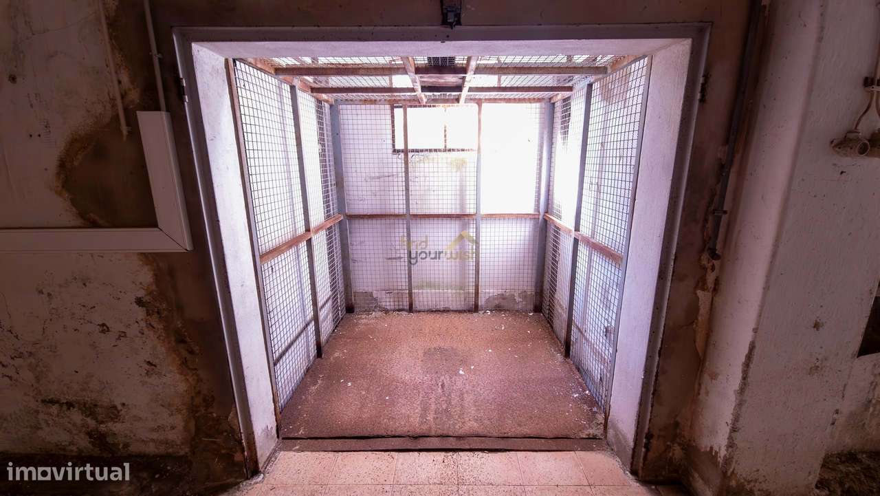 Armazém de cerâmica localizada no centro de Vestiaria.-32