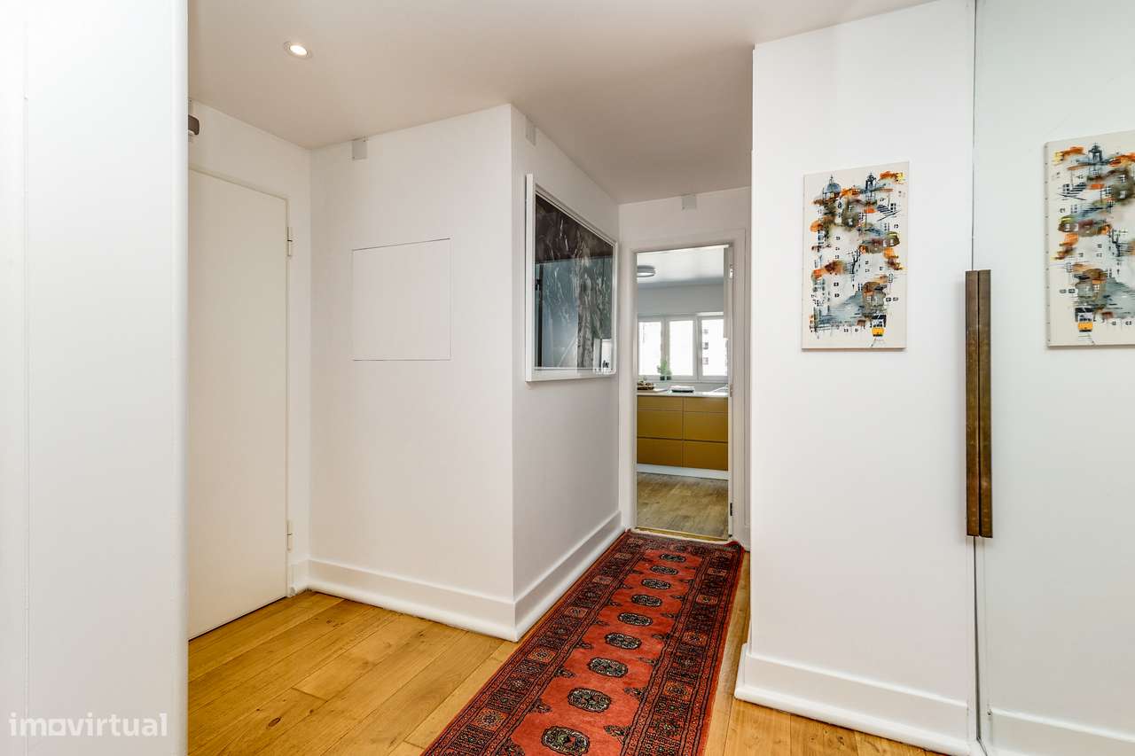 Penthouse Triplex de Luxo Remodelado em Lisboa: 4 Suítes, Vistas e Exc - Grande imagem: 4/51