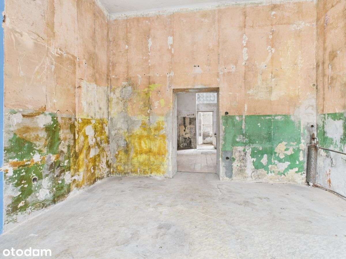 Lokal z dużą witryną do remontu-1