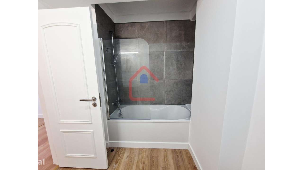 Apartamento T3 em Benfica-16