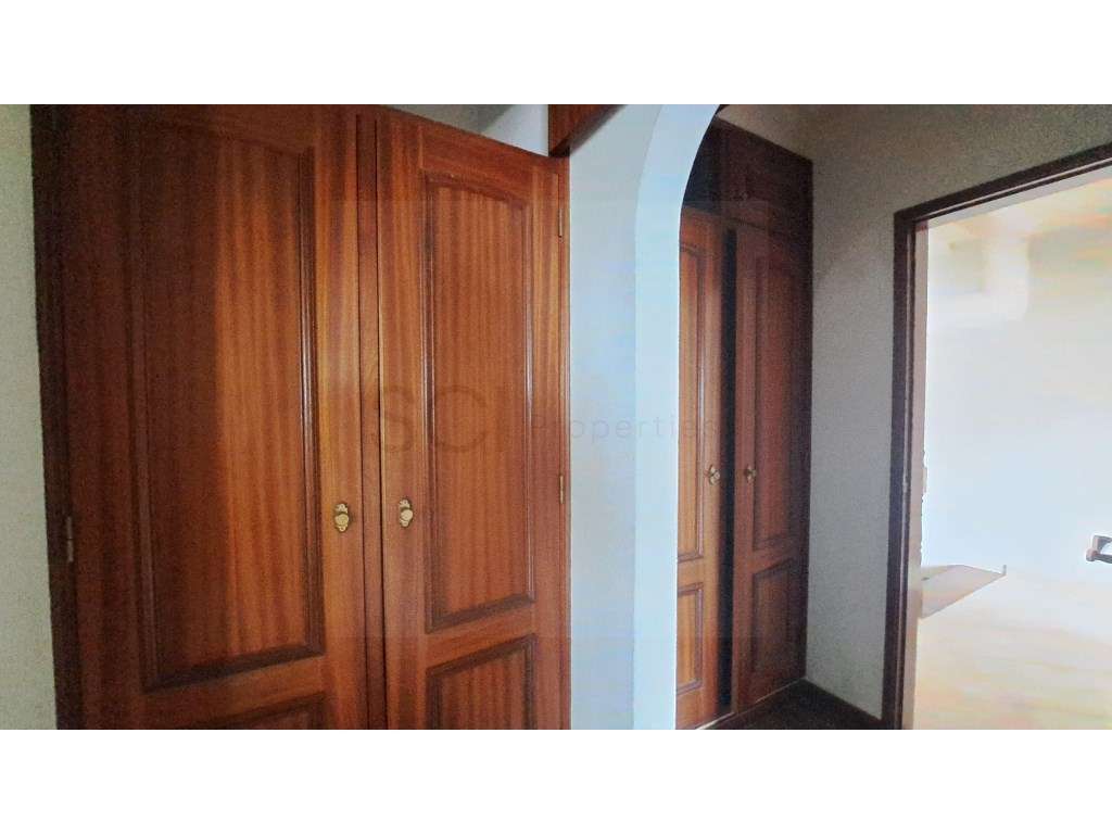 Moradia T3 +1 independente com garagem e piscina em Sesimbra-16