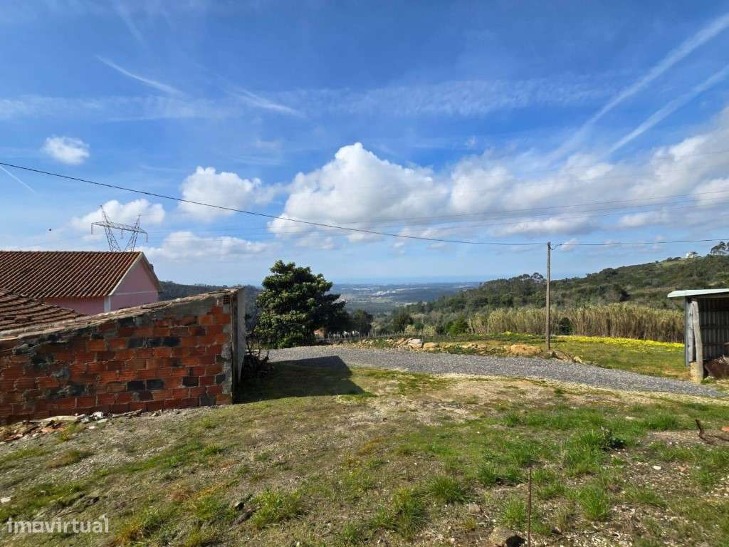 Moradia T3 com terraço, terreno e arrecadação para remodelar, Folgo...-4