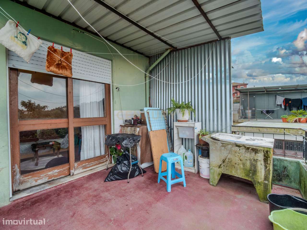 Moradia T3 em Ermesinde com Grande Quintal e Excelente Potencial de In-7