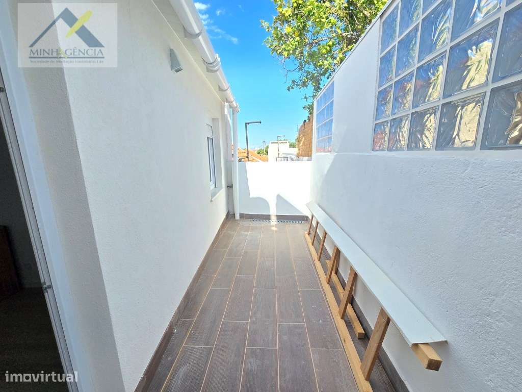 Moradia T2 totalmente recuperada em Setúbal-10