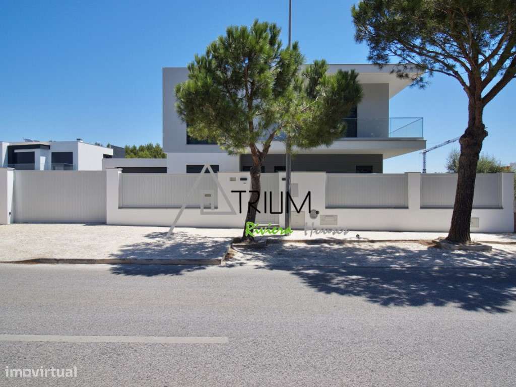 Moradia T4+1 Isolada com piscina e jardim nova-45