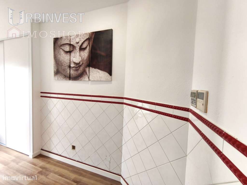 Loja Comercial Totalmente Remodelada no Centro de Quarteira, Algarve-15