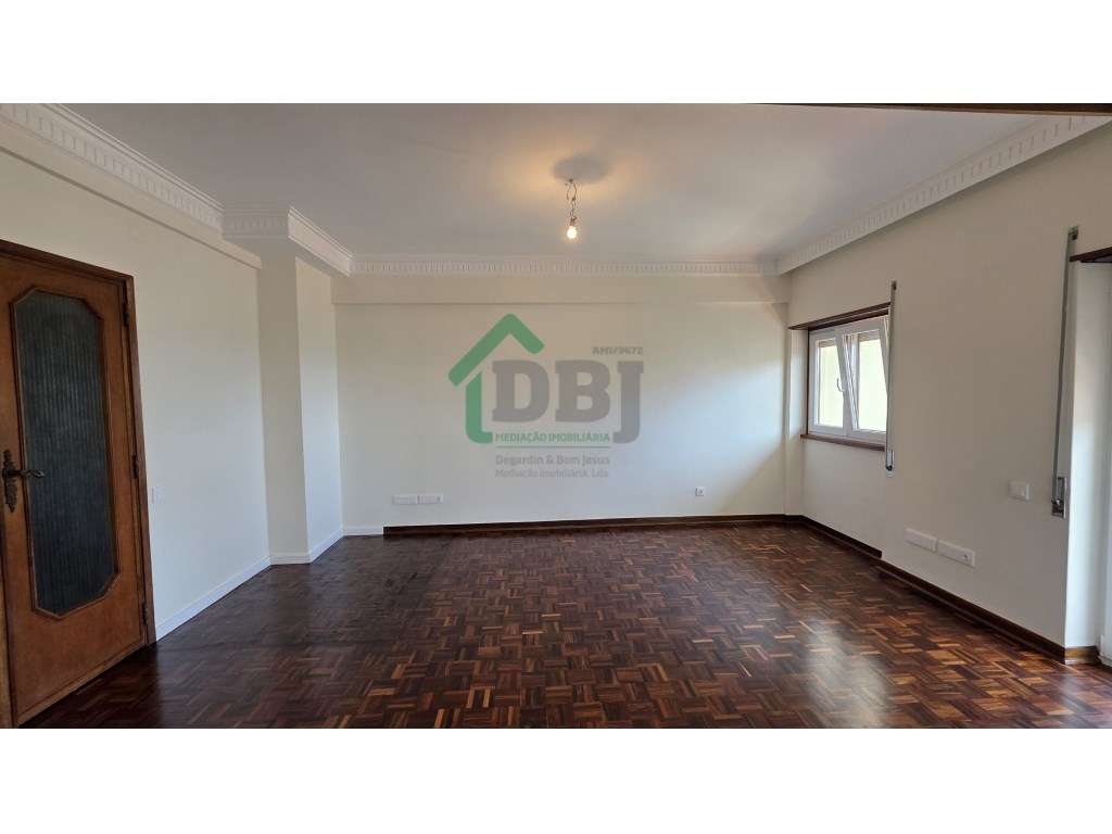 Nova Oportunidade! T5 Renovado no Centro da Covilhã-7