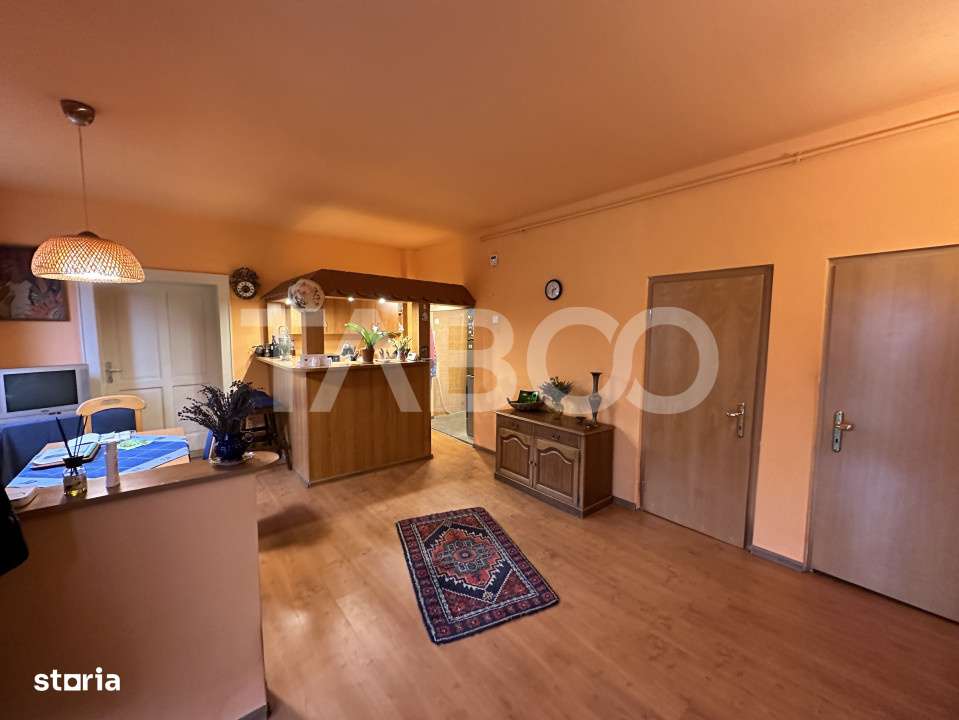 Casa 2 corpuri P+M si P+1 spatiu comercial 70 mpu la strada 2 garaje - Imagine principală: 5/19