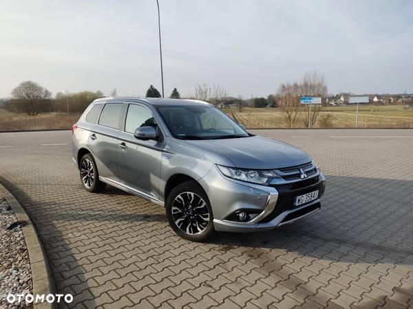 Mitsubishi Outlander 2.0 4WD Plug-In Hybrid - 1