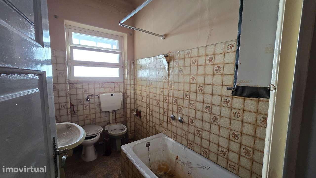 T2 com Sotão para reabilitação Falagueira, Amadora.-14