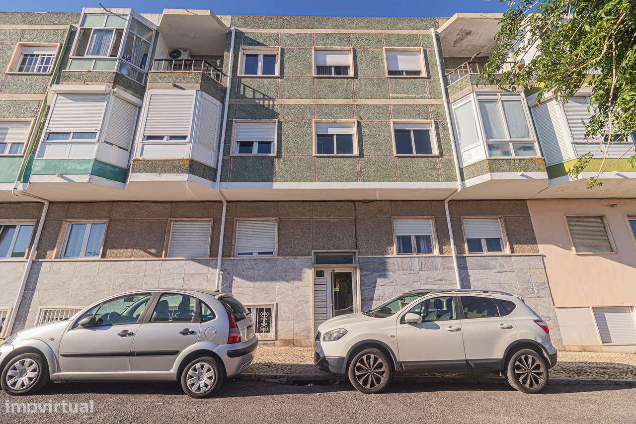 Apartamento T3 com Quintal na Amadora-33