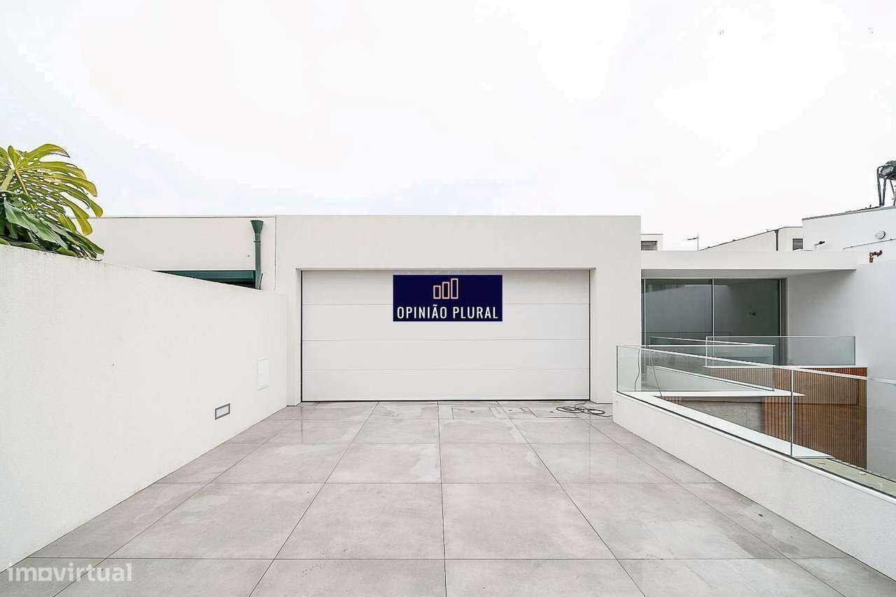 Moradia T4 Espaçosa com Escritório e Piscina Pronta a Habitar-35