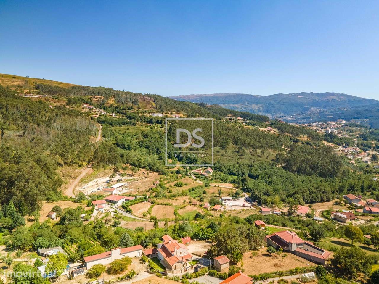 Quinta com Ruína para restaurar em Laurentim – Marco de Canaveses-8