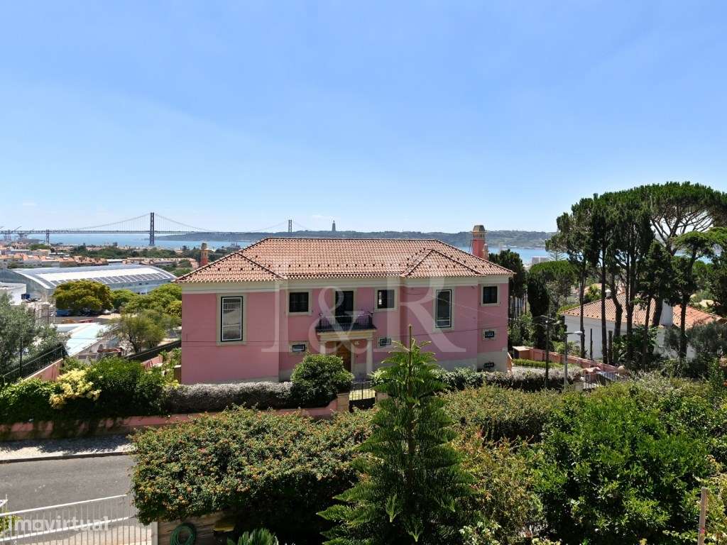 Moradia T6 com jardim, piscina e vista rio no Restelo, Lisboa-52