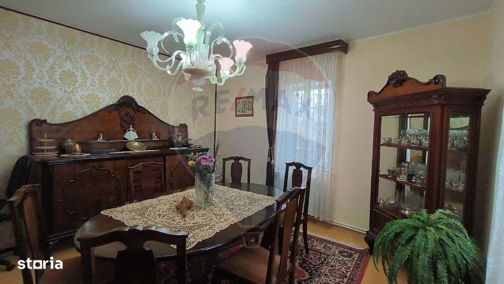 Casă cu piscină de vânzare în zona Piața Centrală Galați - Imagine principală: 4/20