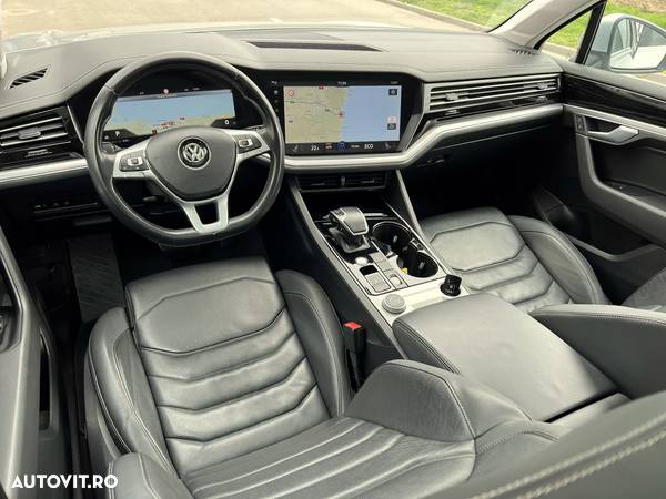 Volkswagen Touareg V6 TDI 4MOTION Elegance - 28