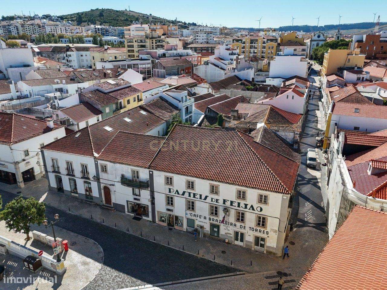 Edifício da "Brasileira" para Recuperação em Torres Vedras - Grande imagem: 5/60