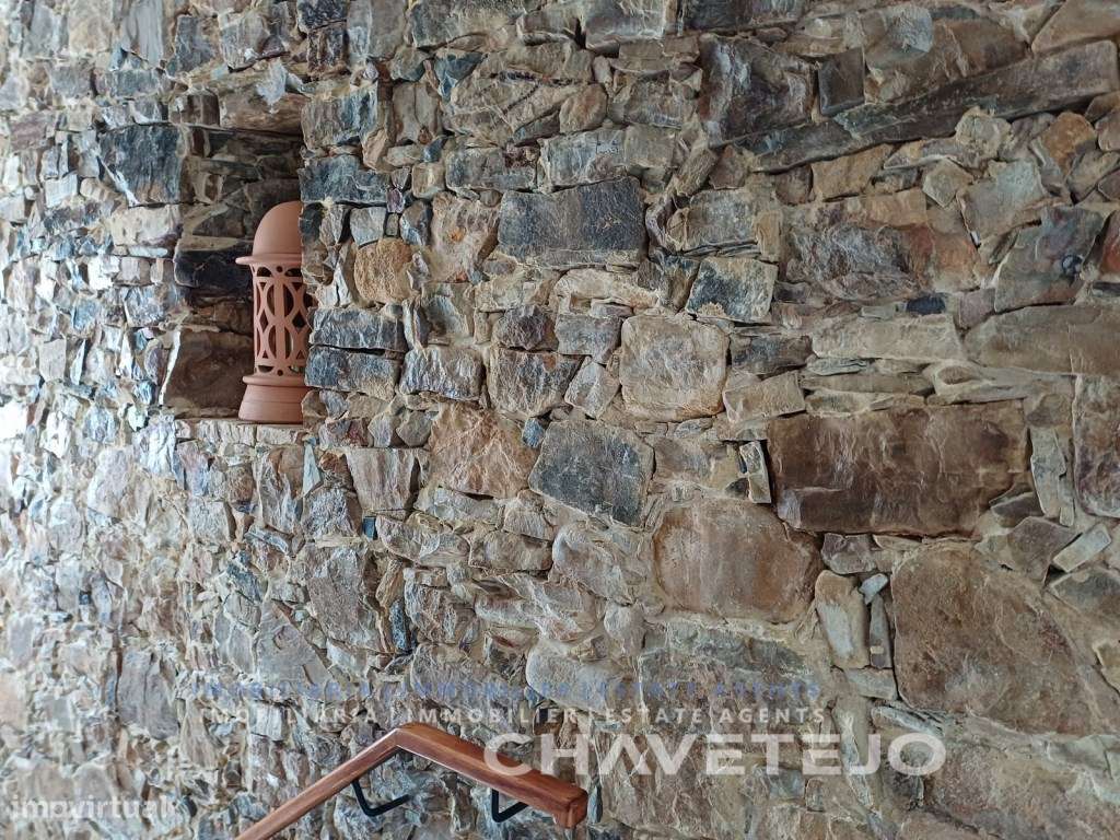 Moradia tradicional em pedra totalmente recuperada junto ao Rio Zêzere-11