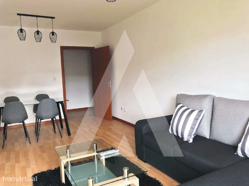 Apartamento T2 localizado perto do Centro comercial Glicínias!-4