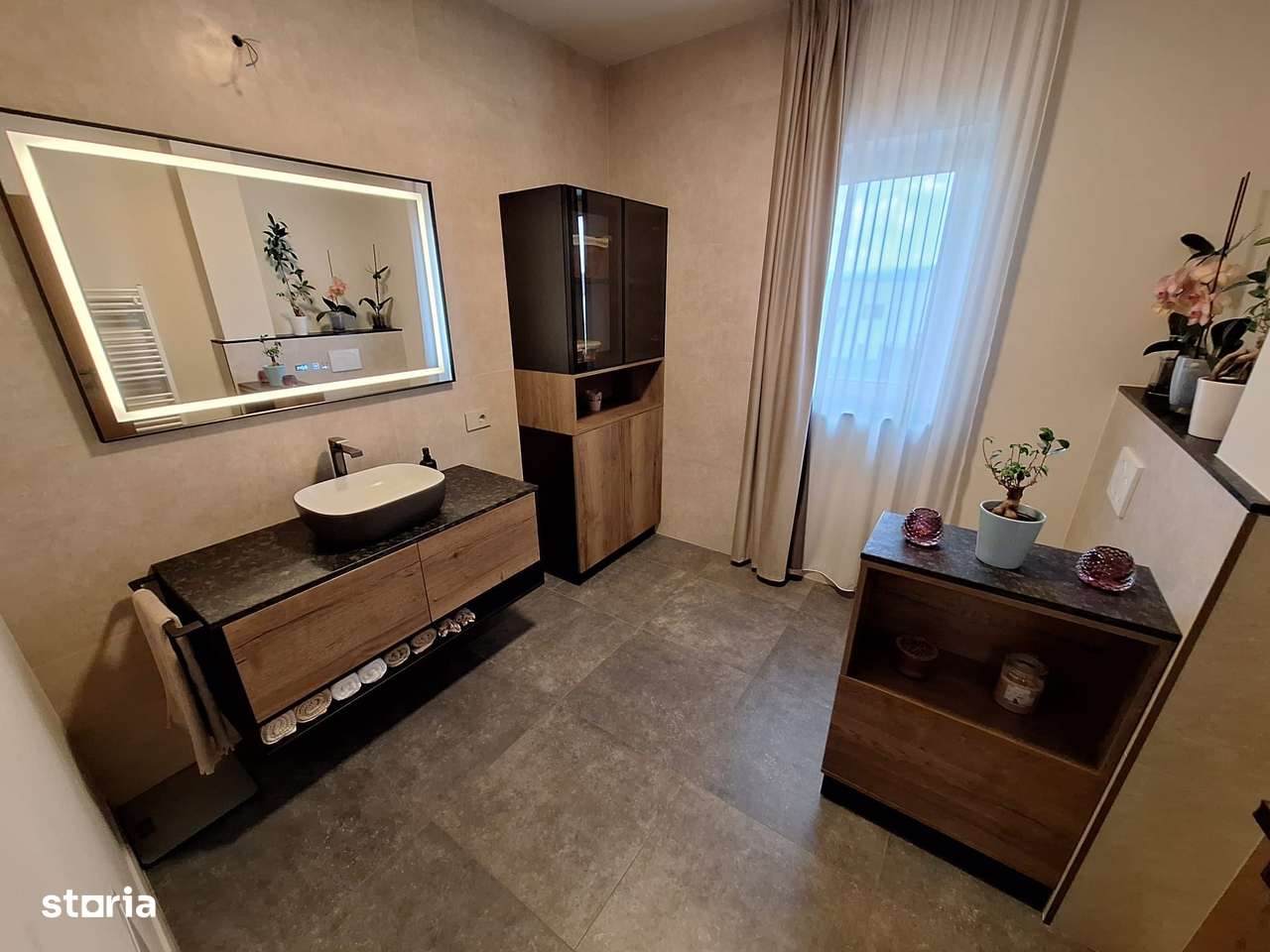 Casă cu finisaje și dotări premium-8