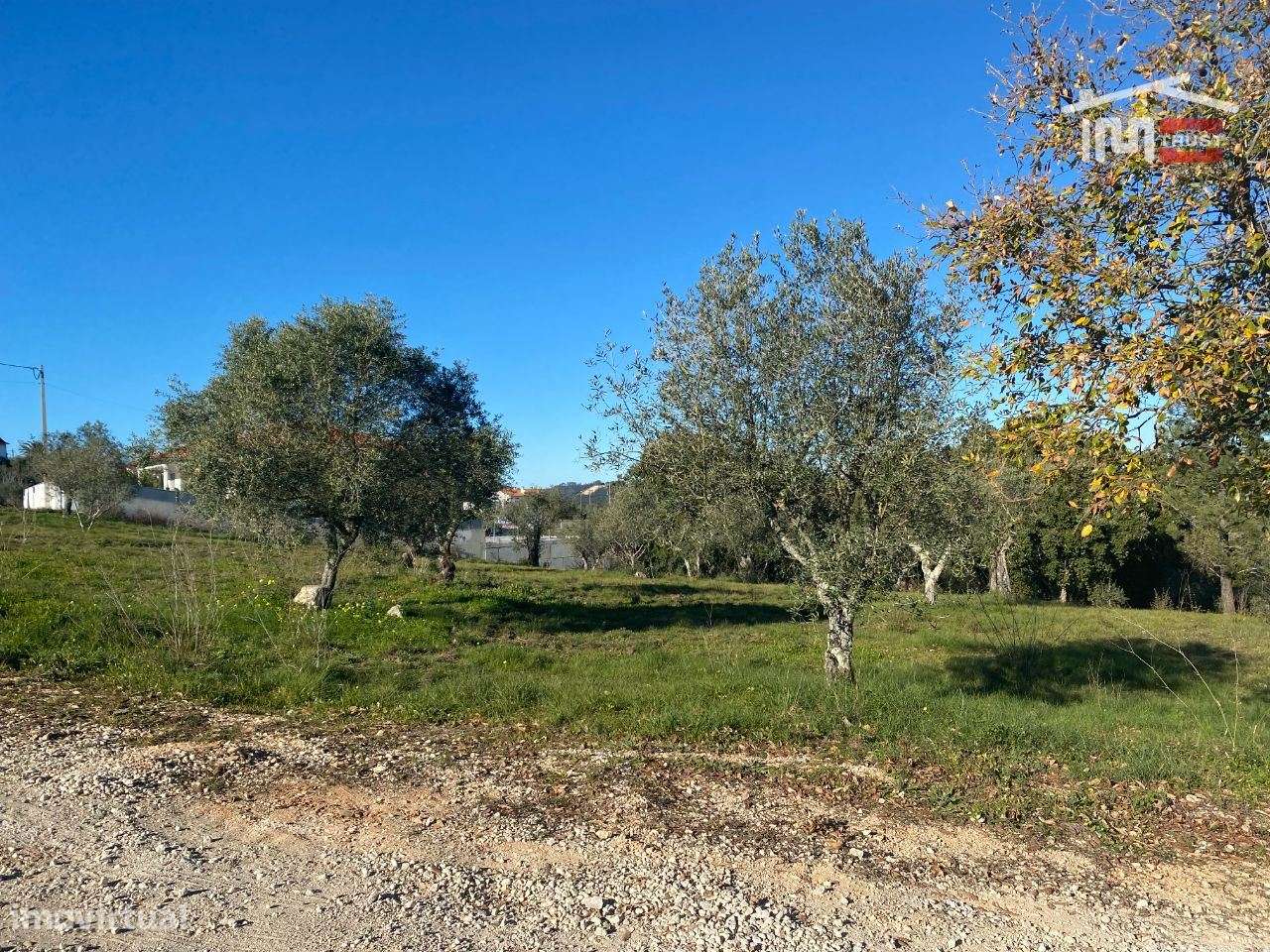 Terreno com possibilidade de construção com uma área 1898 M2 - Grande imagem: 4/20