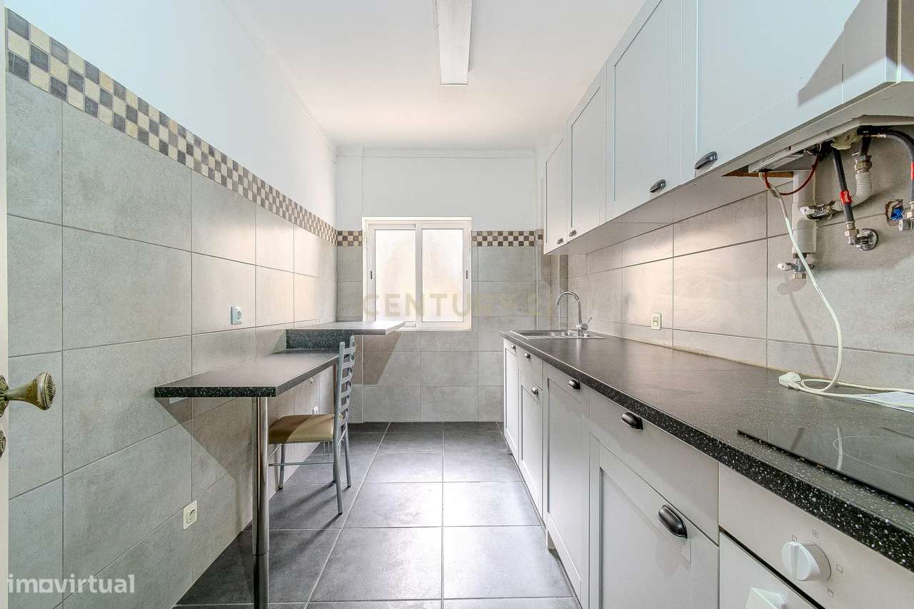 *Oportunidade: Apartamento T2 Remodelado na Baixa de Faro!*-11