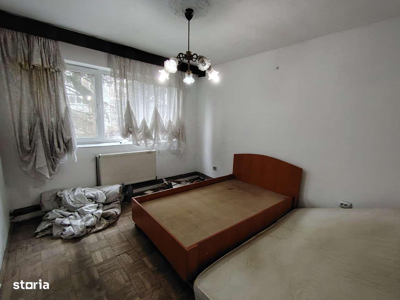 Apartament spatios cu 4 camere et 2-zona Aleea Trandafirilor.-0