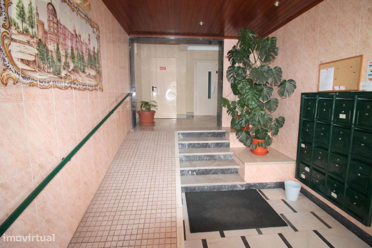 Apartamento T3 Vale Flores Mem Martins-27