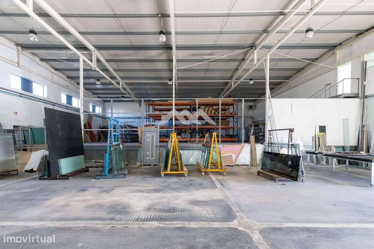 Armazém Ermesinde | Boa localização - Grande imagem: 2/15