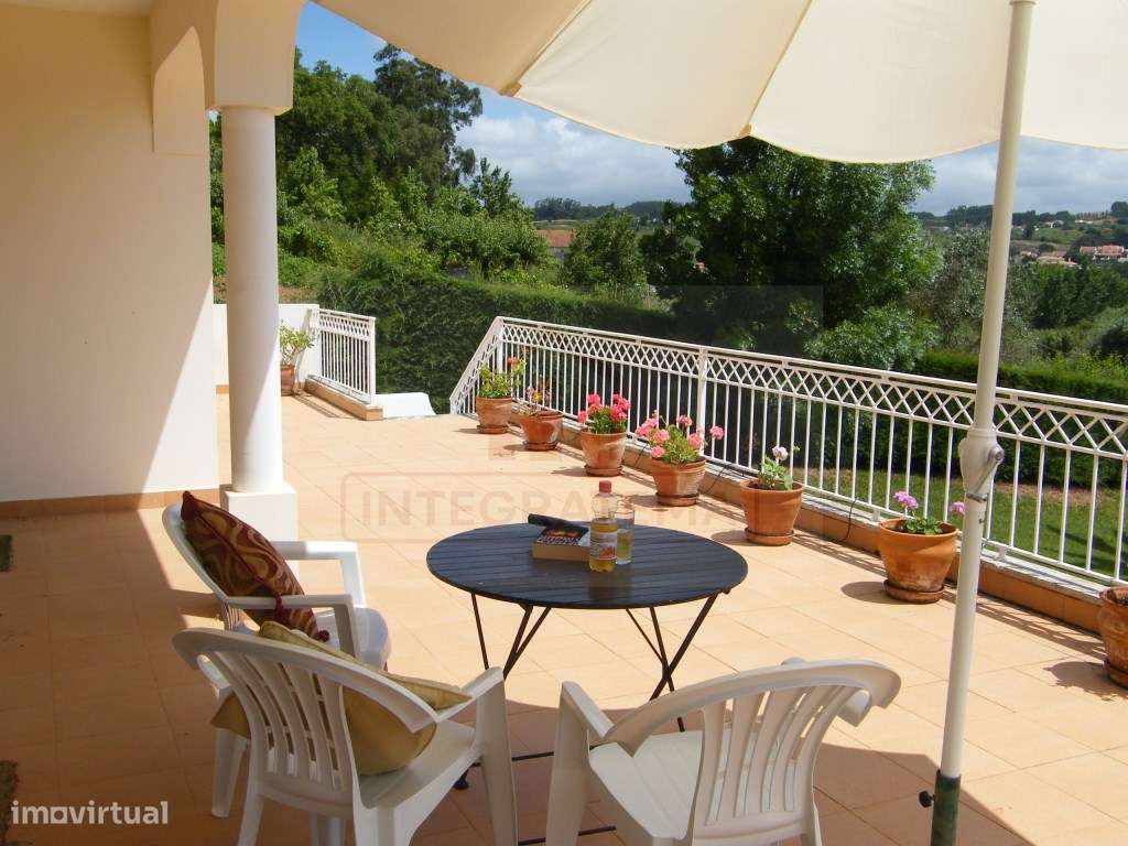 Moradia Tradicional Portuguesa com Piscina e Vistas Deslumbrantes-7