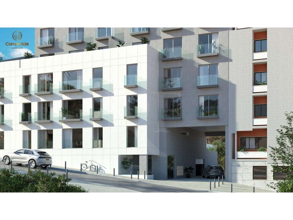 Apartamento T1 com varanda, arrecadação e garagem em Campolide-0