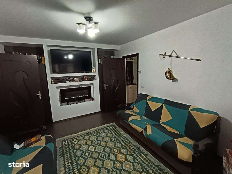 APARTAMENT 2 CAMERE, MOBILAT SI UTILAT, ET.3/4, PODU ROS, RENOVAT RECE-0