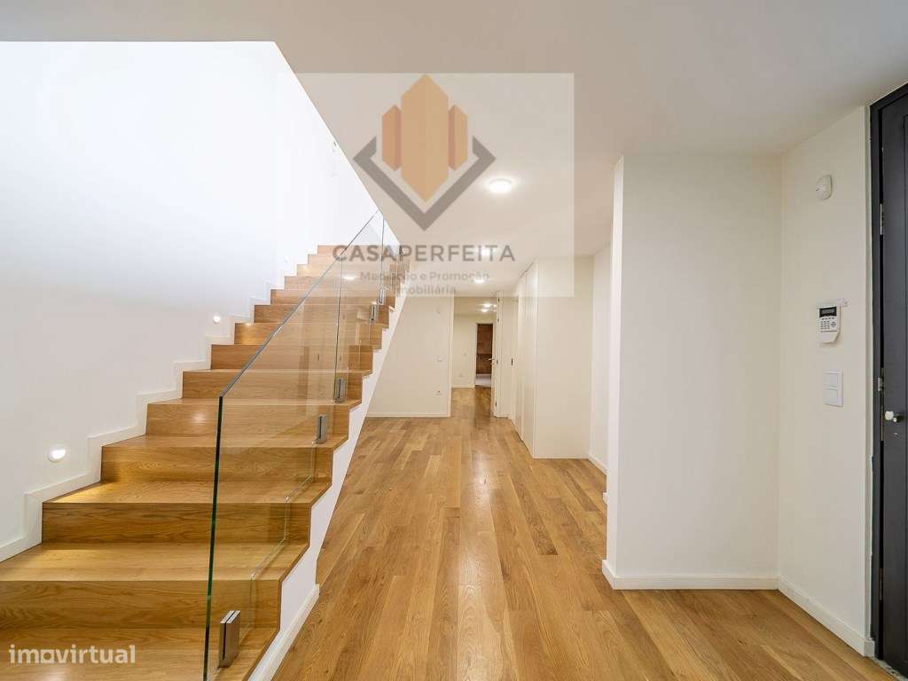 Luxuosa Moradia T4 a 150 metros da Praia - Madalena-7