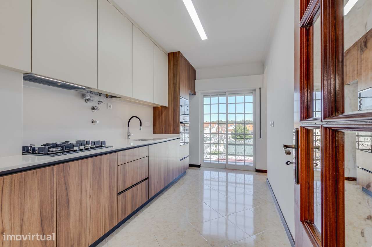 APARTAMENTO T2 | REMODELADO | VARANDAS | ELEVADOR | LAREIRA - Grande imagem: 4/26