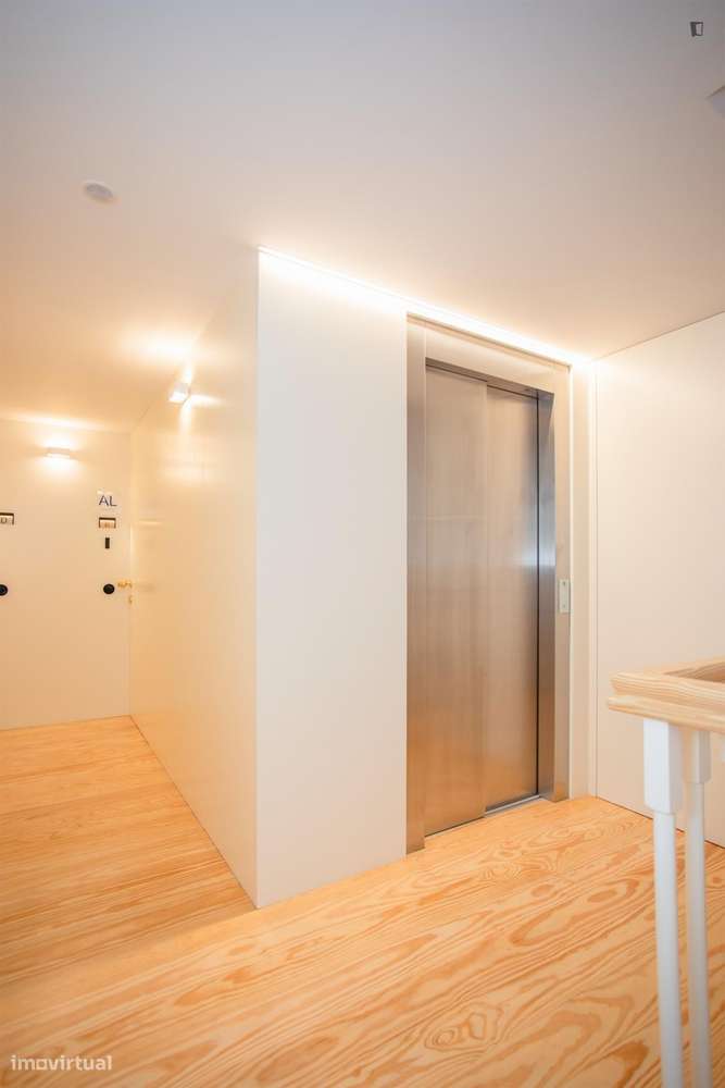 Estúdio - localizado em São Nicolau Porto - Grande imagem: 3/9