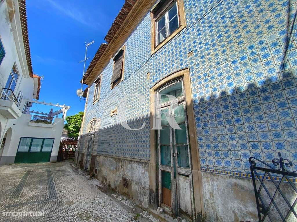 Edifício senhorial, para recuperar, no centro da vila de Figueiró dos - Grande imagem: 3/24