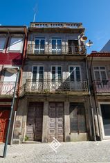 Prédio de 3 pisos a reabilitar na cidade do Porto