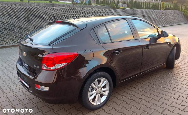 Chevrolet Cruze 1.6 - 9