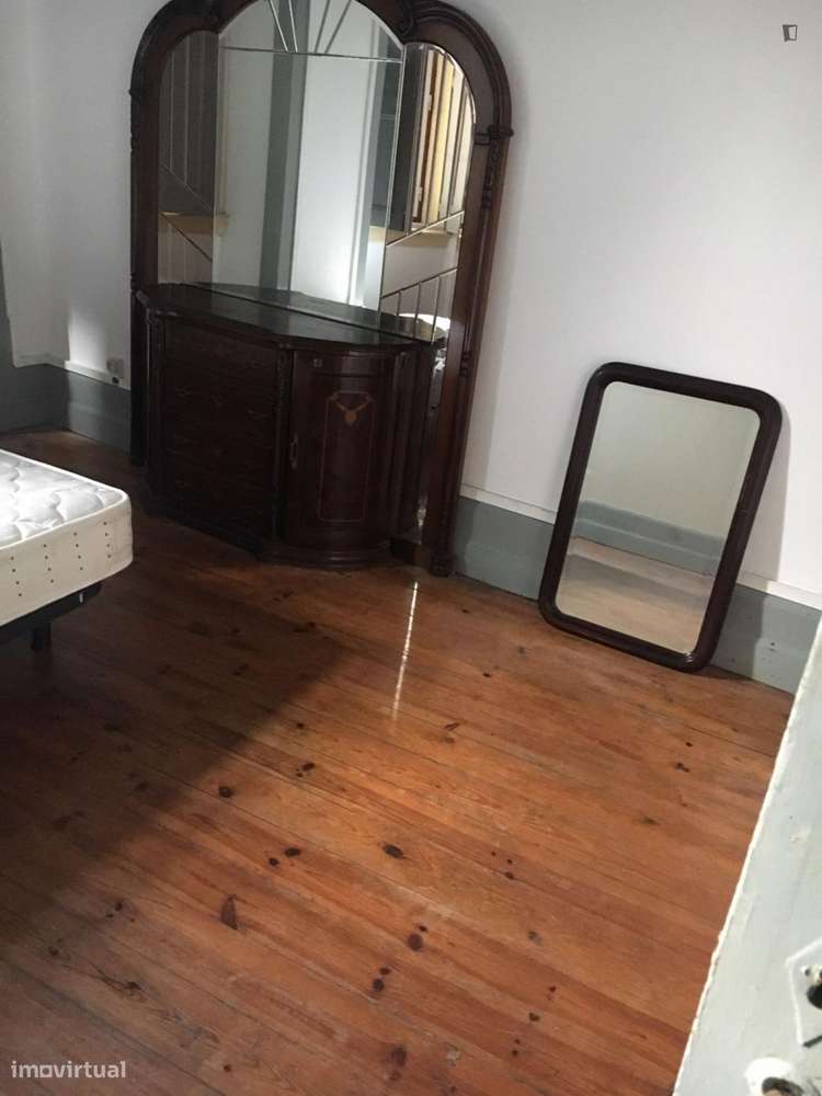 Quarto - localizado em Baixa Coimbra - Grande imagem: 2/10