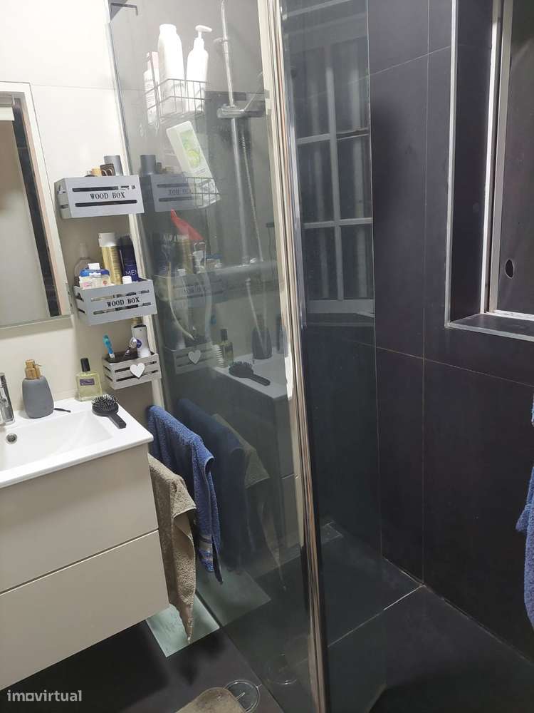 Andar de moradia rés-do-chão com excelente espaço exterior.-8