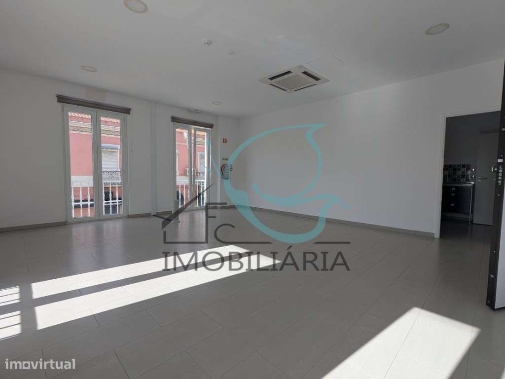 Loja com 2 pisos para arrendamento em Setúbal - Grande imagem: 2/49