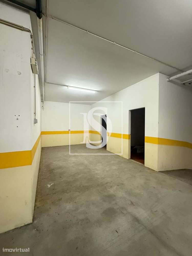 Excelente Oportunidade no Centro de Santarém – Espaço Coberto com 7 Lu-7