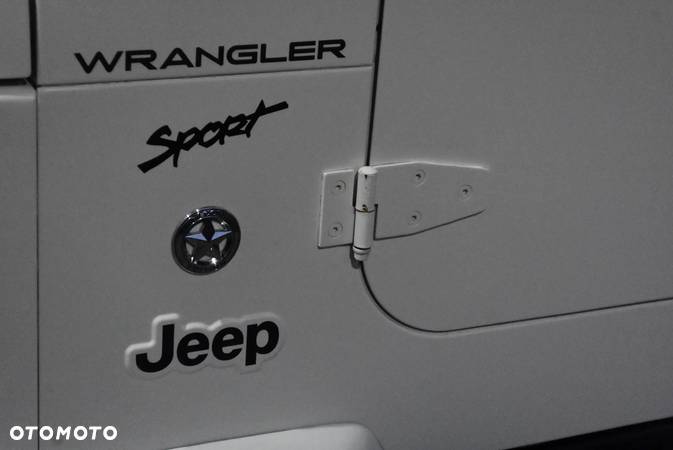 Jeep Wrangler 2.5 Sport - 36