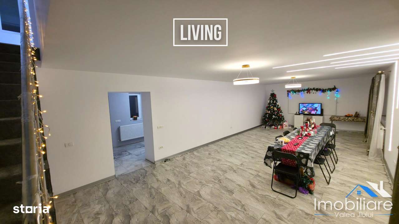 Casă ultracentrală de vânzare – Str. Nicolae Iorga, Petroșani - Imagine principală: 4/12