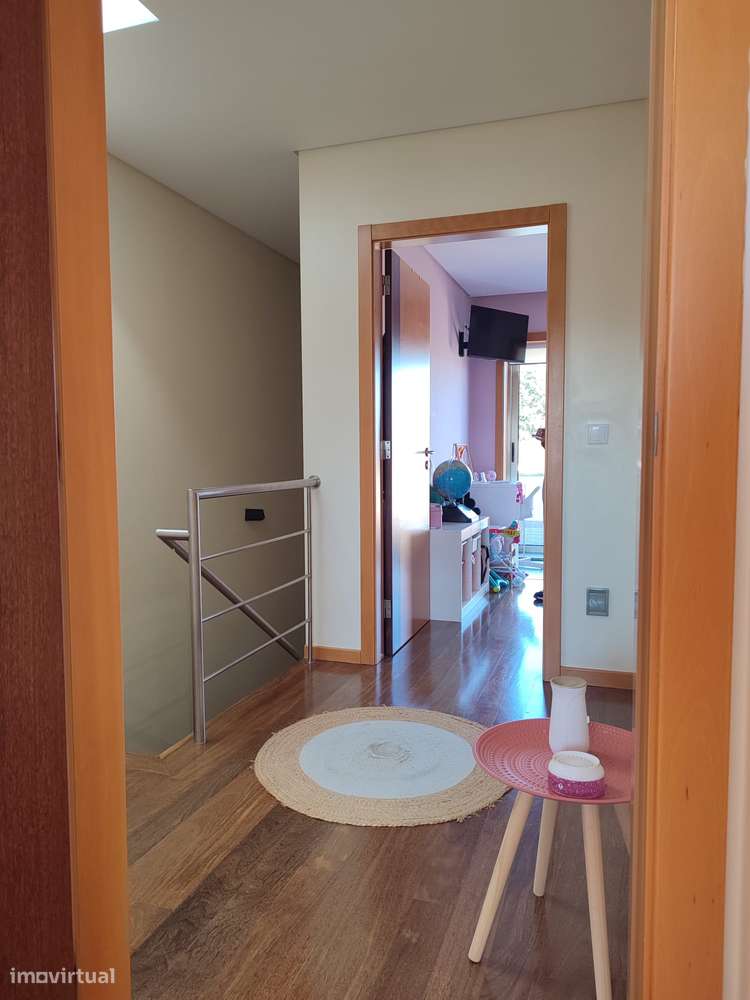 Moradia T4 (2 suites),cond. fechado, piscina, campo de jogos e ginásio-46