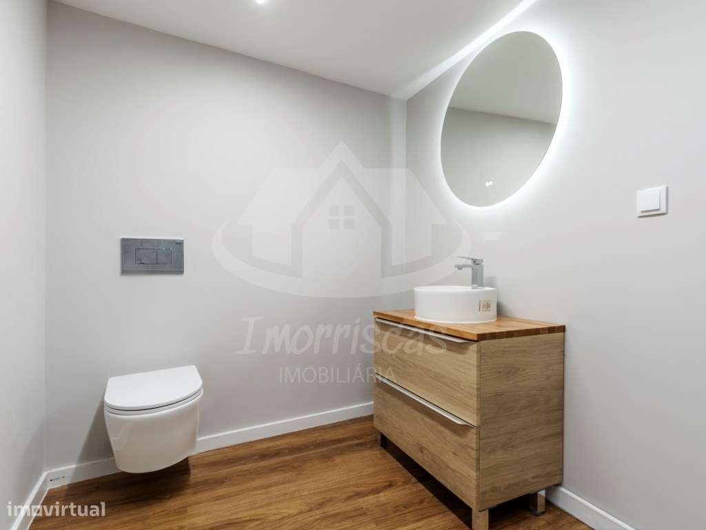 T3 Duplex Remodelado com Entrada Independente no Centro de Sacavém-39