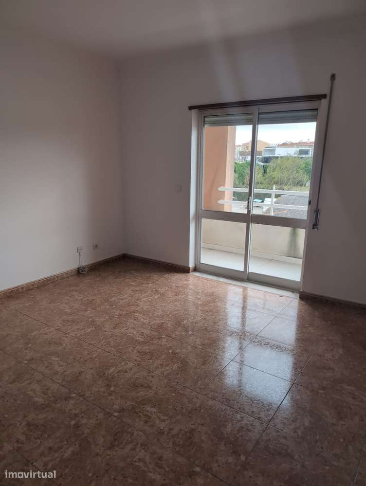 Apartamento T3 com Parqueamento em Benavente-9