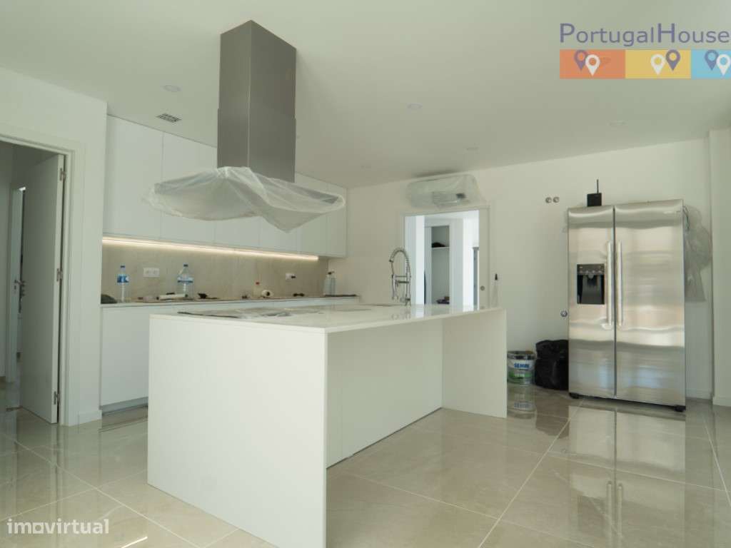 Moradia independente de arquitetura moderna e espetacular com vista...-13