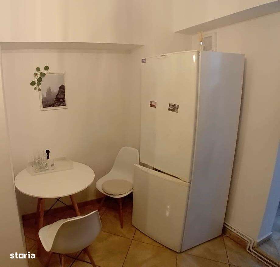 Oportunitate! Garsoniera cu centrala termica proprie in bloc monolit-4